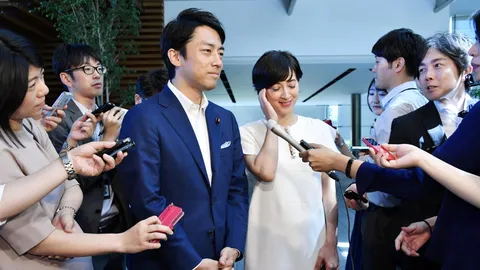 ลูกชายอดีตนายกฯ จุนอิชิโร โคอิซูมิ สละโสด แต่งสาวสวยพิธีกรดัง