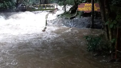 ฝนตกหนักในป่า-น้ำป่าไหลหลาก อช.แก่งกระจาน ต้องปิด “ปิดน้ำตกป่าละอู”