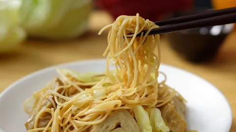 สีผสมอาหารกับเส้นมี่สั้ว