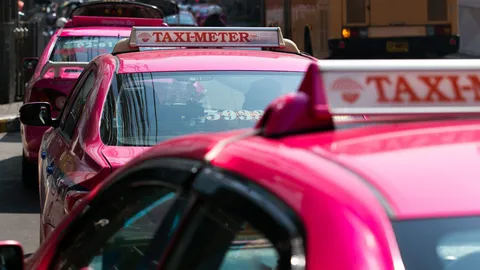 "ศักดิ์สยาม" เลี้ยวโค้งเบรกขึ้นค่าแท็กซี่ อ้อมแอ้มบอกแค่รับข้อเสนอยังไม่อนุมัติ