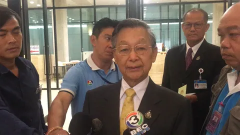 “ชวน” ปัดตอบ ปม "นายกฯ ถวายสัตย์ พรรคเล็กป่วน" ชี้ เรื่องฝ่ายบริหาร