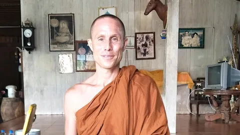 "พระจูเลียน" ปรากฏตัว อ้างข่าวไม่จริงทั้งหมด พร้อมตอบทุกข้อสงสัย