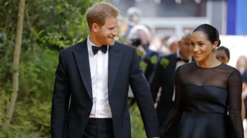 ไนเจล ฟาราจ ยันภักดีราชวงศ์ ชี้ความนิยมเจ้าชายแฮร์รี่ตกวูบ หลังพบเมแกน