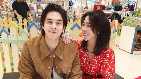 "แม่พีช" มาแล้ว หลังลูกชายให้สัมภาษณ์เรื่องรัก คนบันเทิงแห่ให้กำลังใจ