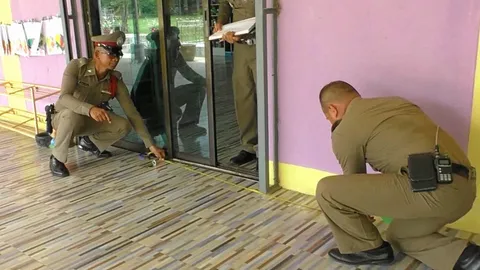 เจ้าหน้าที่พิสูจน์หลักฐานตรวจร่องรอย ปาเลือด-ข่มขู่ครู! (คลิป)