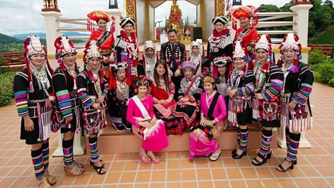 โล้ชิงช้ากระทุ้งกระบอกไม้ไผ่ “บ่อ ฉ่อง ตุ๊”