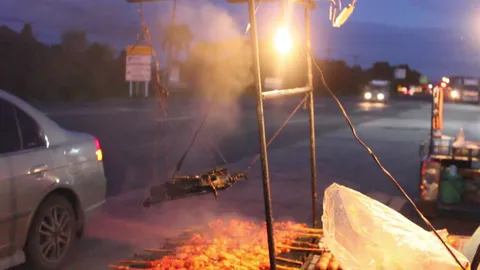 พ่อค้าลาบบุรีรัมย์โมโหควันไก่ย่าง ควงปืนยิงร้านข้างๆ ลูกค้าขวัญกระเจิง