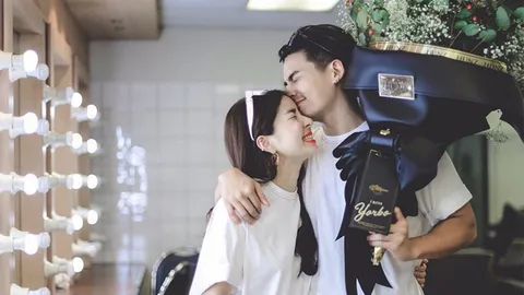 จียอน หอบดอกไม้ช่อโตไปให้กำลังใจ ฮั่น อิสริยะ ในฐานะ “ที่รัก”