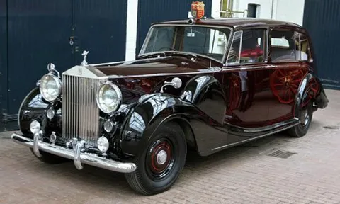 Phantom VI แห่งเวลลส์ รถยนต์สุดหรูสู่งานวิวาห์แห่งปี