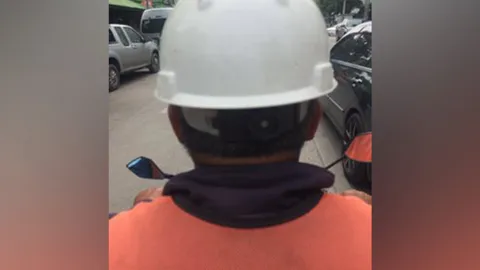 สาวรีบไปเรียน โบกรถหนุ่มเสื้อส้ม เข้าใจผิดว่าเป็นวินจยย. ใจดีส่งถึงที่