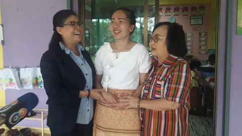 ส.ส.-อดีต ส.ส.หญิงประชาธิปัตย์ ให้กำลังใจ “ครูอ้อม” ชื่นชมความกล้าหาญ