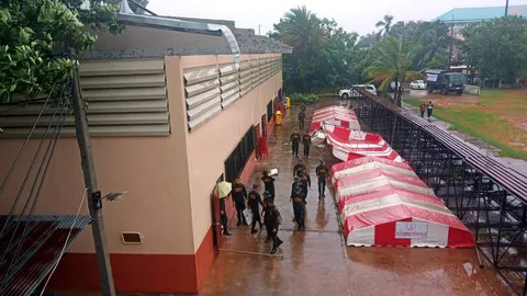 โพดุลเล่นงานสกลนคร พัดหลังคาโรงเรียนปลิวนักเรียนหนีตาย เสียหาย 4 อำเภอ