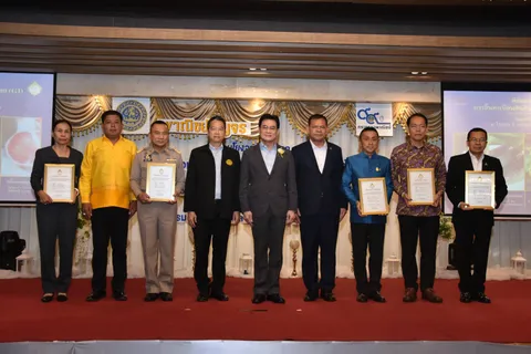 รมว.พาณิชย์ แจกรางวัลสินค้าเกษตร ประจำถิ่น 5 ชนิด