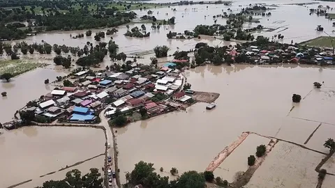 น้ำจากลำห้วยจิกเอ่อท่วมล้อม "บ้านเป้า" กลายเป็นเกาะ ตัดขาดคนในหมู่บ้าน