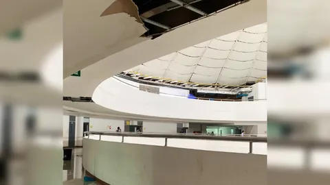 แตกตื่น น้ำรั่ว ฝ้าอาคาร ร.ร.โยธินบูรณะถล่ม อพยพนักเรียนหลังสัญญาณเตือนภัยดัง