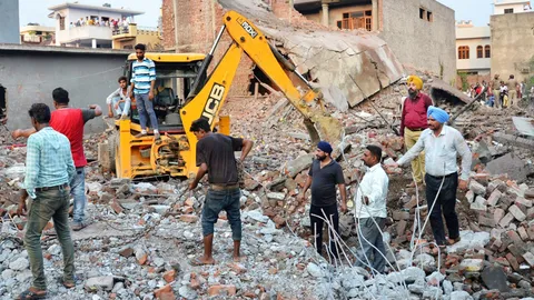 โรงงานพลุอินเดียระเบิด ตึกพังยับดับ 23 ศพ เจ็บอีก 14 คน