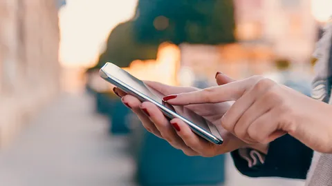 “พุทธิพงษ์” ผุดไอเดียบรรเจิด ดึงผู้สูงวัยช่วยปราบข่าวปลอม