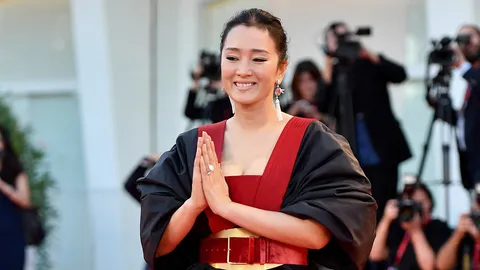 งามสง่า กงลี่ งามคาพรมแดงเวนิส 