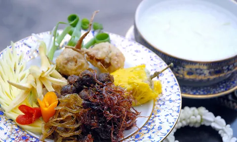 คลายร้อนกับข้าวแช่ตำรับชาววังเทวะเวสม์