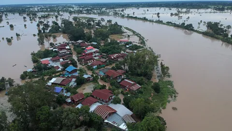 มวลน้ำเหนือบ่า ท่วมชุมแสงแล้ว
