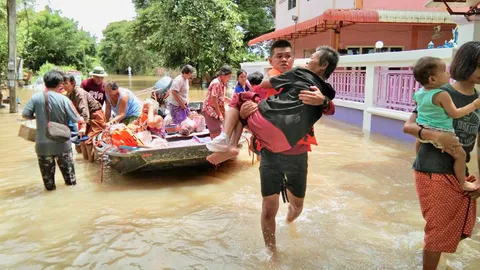 อุ้มหนีน้ำ 