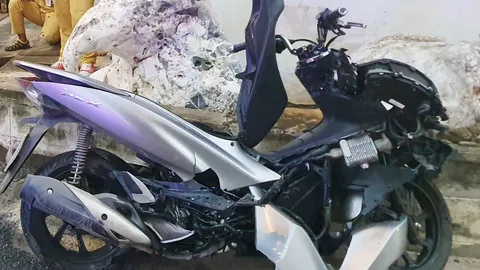 หนุ่ม 17 ขี่ จยย.เสียหลักชนฟุตปาทเสียชีวิต พบไม่ได้สวมหมวกกันน็อก