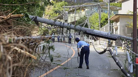 ไต้ฝุ่นฟ้าใสถล่มโตเกียวอ่วม ดับแล้ว 3 ศพ 14,000 คนตกค้างที่นาริตะ