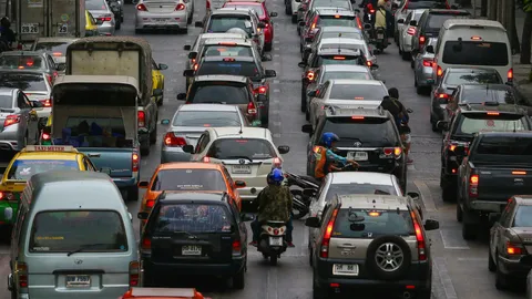 ไม่อยากรถติดเลี่ยงผ่านพงษ์เพชร สะพานข้ามแยกอยู่ระหว่างปรับปรุง