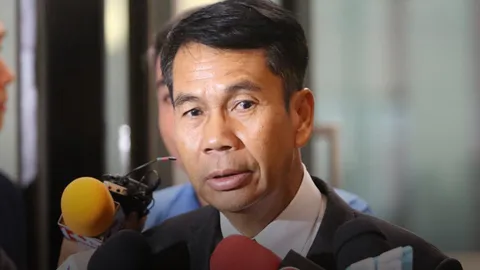 ฝ่ายค้าน จ่อ ยื่นญัตติ ตั้ง กมธ.ศึกษาแก้รธน.-ตั้งกระทู้สด ปม"ธรรมนัส" 