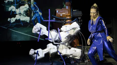 เต้นกันพร้อมเพรียงร่วมกับหุ่นยนต์