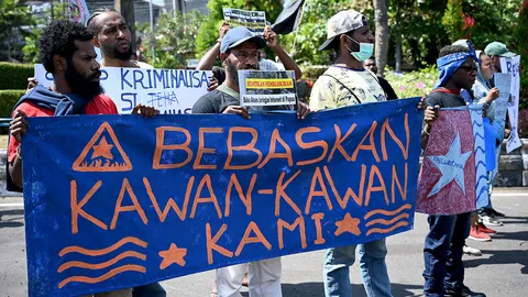 เรื่องยุ่งที่ปาปัว (3)