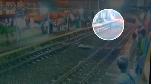 ชื่นชม เจ้าหน้าที่ช่วย "คนข้ามทางรถไฟ" รอดหวุดหวิดเพียงเสี้ยวนาที ( คลิป)