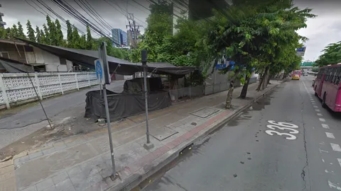 ร้านขายอาหารอีสาน ปากซอยลาดพร้าว 6 ยึดทางเท้า สนง.จตุจักร ตรวจสอบด้วย