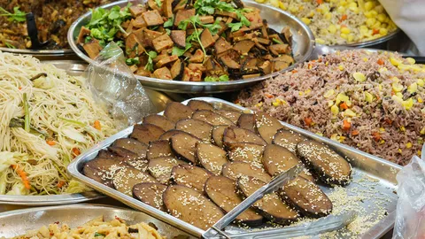 เตรียมล้างท้อง “กินเจ”+ นิทรรศการ “ศิลปะบนผืนน้ำ”