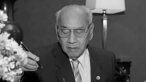 “พล.อ.อ.กำธน สินธวานนท์” อดีตองคมนตรี ถึงแก่อสัญกรรม สิริอายุ 93 ปี