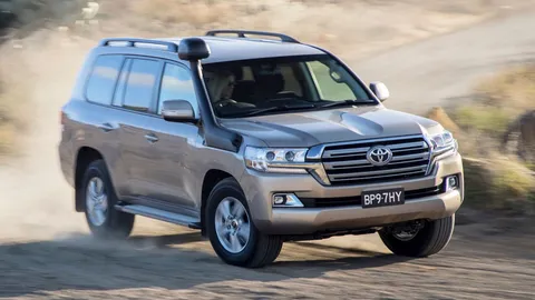 ไม่ใหญ่แต่จัดไป 8 ที่นั่ง! Toyota Land Cruiser VX200 2019 