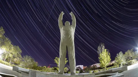 เส้นแสงโค้งบนท้องฟ้า