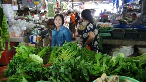 กินเจพังงาราคาผักขยับขึ้นเหตุน้ำท่วมทำของแพง แต่ยอดขายลดลงกว่าปีก่อน