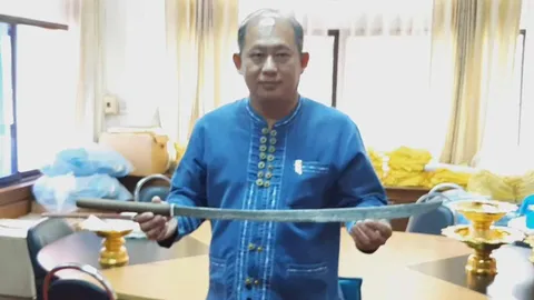 โร่คืนดาบเหล็กน้ำพี้ เฒ่าเจออาถรรพณ์ เสียงโห่ร้องยกทัพจับศึก 