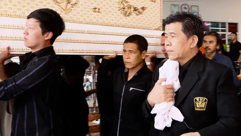 บรรยากาศพิธีฌาปนกิจ เหม ภูมิภาฑิต พ่อส่งลูกครั้งสุดท้าย (คลิป)