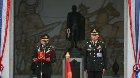 “บิ๊กบี้” ส่งมอบหน้าที่ แม่ทัพภาค 1 ให้ “บิ๊กหนุ่ย” 