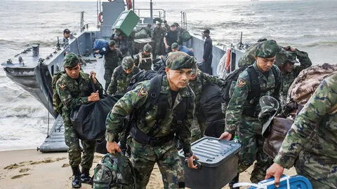 ทร.จัดหมู่เรือผลัดเปลี่ยนกำลังพล จชต. จากเรือสู่ฝั่ง ณ ค่ายจุฬาภรณ์