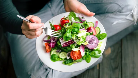 แพทย์แนะวิธีกินผักผลไม้ให้เสี่ยงน้อย