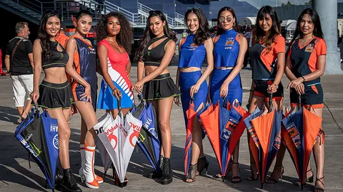 ชมภาพสาวสวย PIT Lane Walk โมโตจีพี 2019