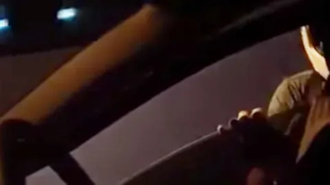 เปิดคลิป หนุ่มหัวร้อนชกหน้าผู้หญิง ทั้งที่ยกมือไหว้ ขอโทษหลายครั้ง