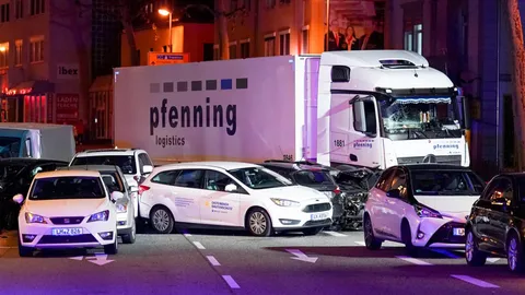 ระทึก ชายปล้นรถบรรทุกในเยอรมนี ขับพุ่งชนรถติดไฟแดง เจ็บอื้อ