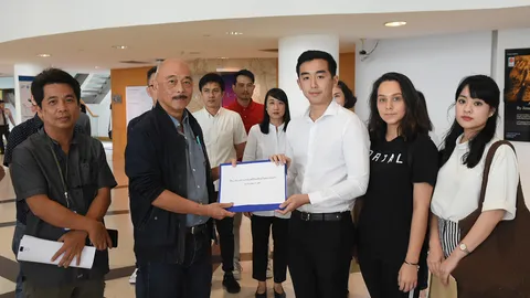 ประชาชนยื่นจี้บอร์ดมูลนิธิหอศิลปฯ กทม.แจงการประเมิน อดีต ผอ.ต่อสาธารณะ