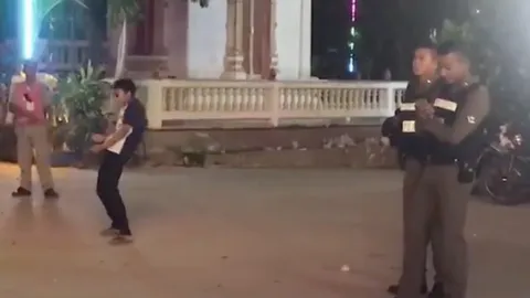 ปลอดภัยถ้าเต้นตรงนี้ หนุ่มแดนซ์กระจาย เพราะข้างกายมีการ์ดกิตติมศักดิ์ (คลิป)