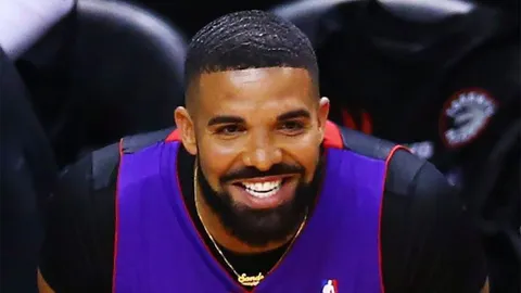 แร็ปเปอร์ Drake ยอมลงภาพ Never Before Seen แบบชีวิตส่วนตัวที่ไม่เคยเห็นมาก่อน