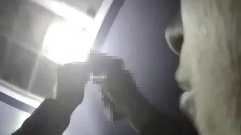 ตำรวจเทกซัสยิงปืนทะลุกระจกบ้าน ถูกสาวผิวสีดับคาห้องนอนตัวเอง (คลิป)